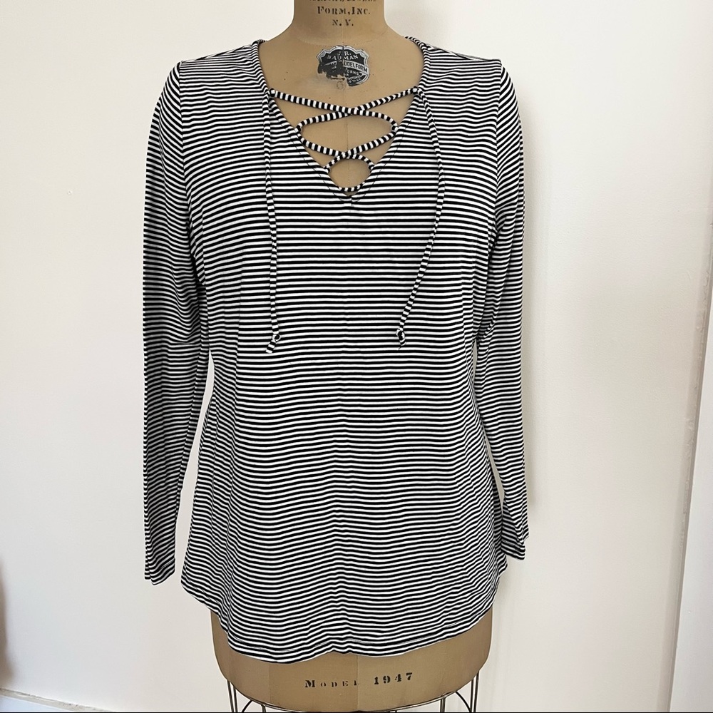 Old Navy Tie V-Neck Long Sleeve Striped Shirt